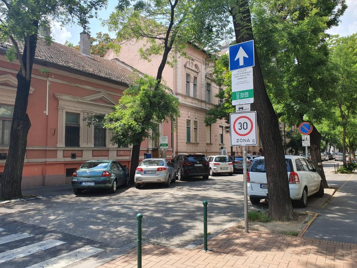 Pompar Belvarosi Apartman Szegedin Exterior foto