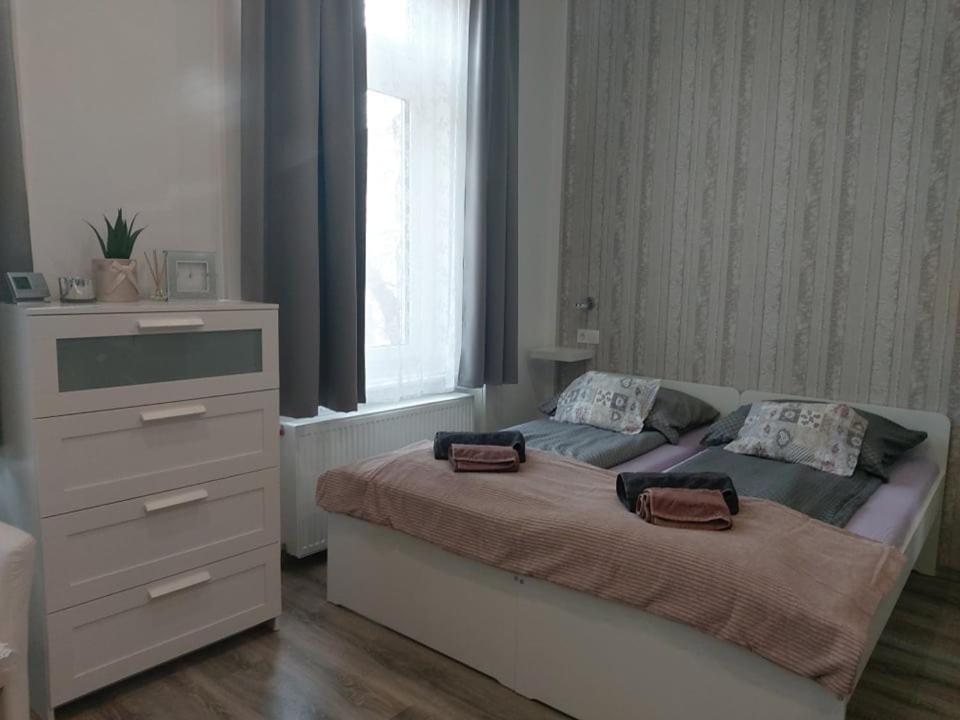 Pompar Belvarosi Apartman Szegedin Exterior foto