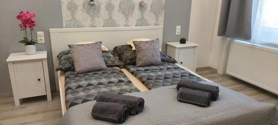 Pompar Belvarosi Apartman Szegedin Exterior foto