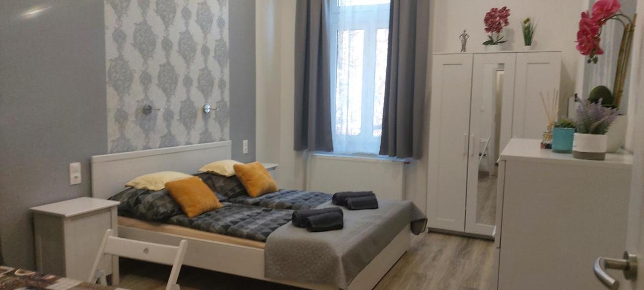 Pompar Belvarosi Apartman Szegedin Exterior foto