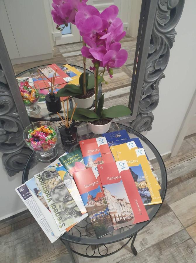 Pompar Belvarosi Apartman Szegedin Exterior foto