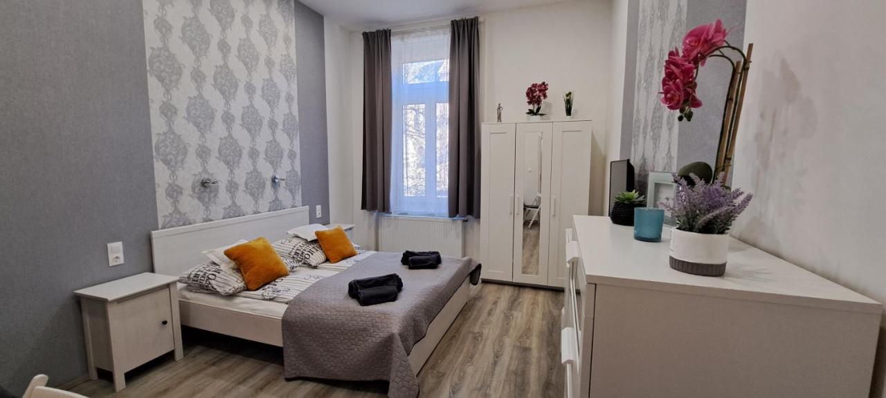 Pompar Belvarosi Apartman Szegedin Exterior foto