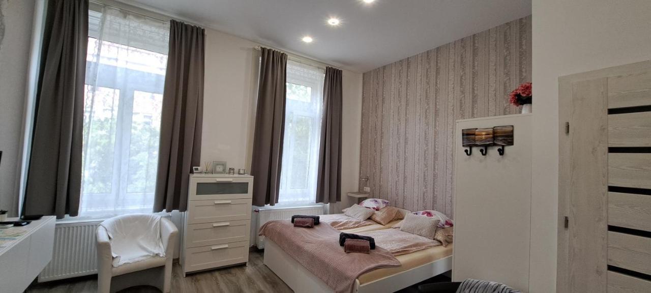 Pompar Belvarosi Apartman Szegedin Exterior foto