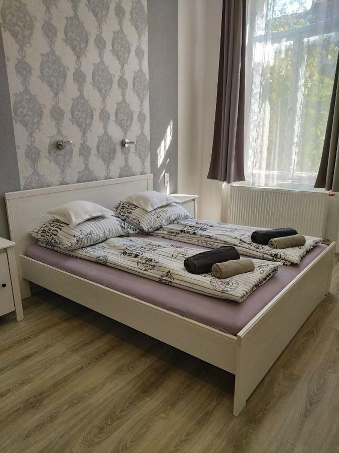 Pompar Belvarosi Apartman Szegedin Exterior foto