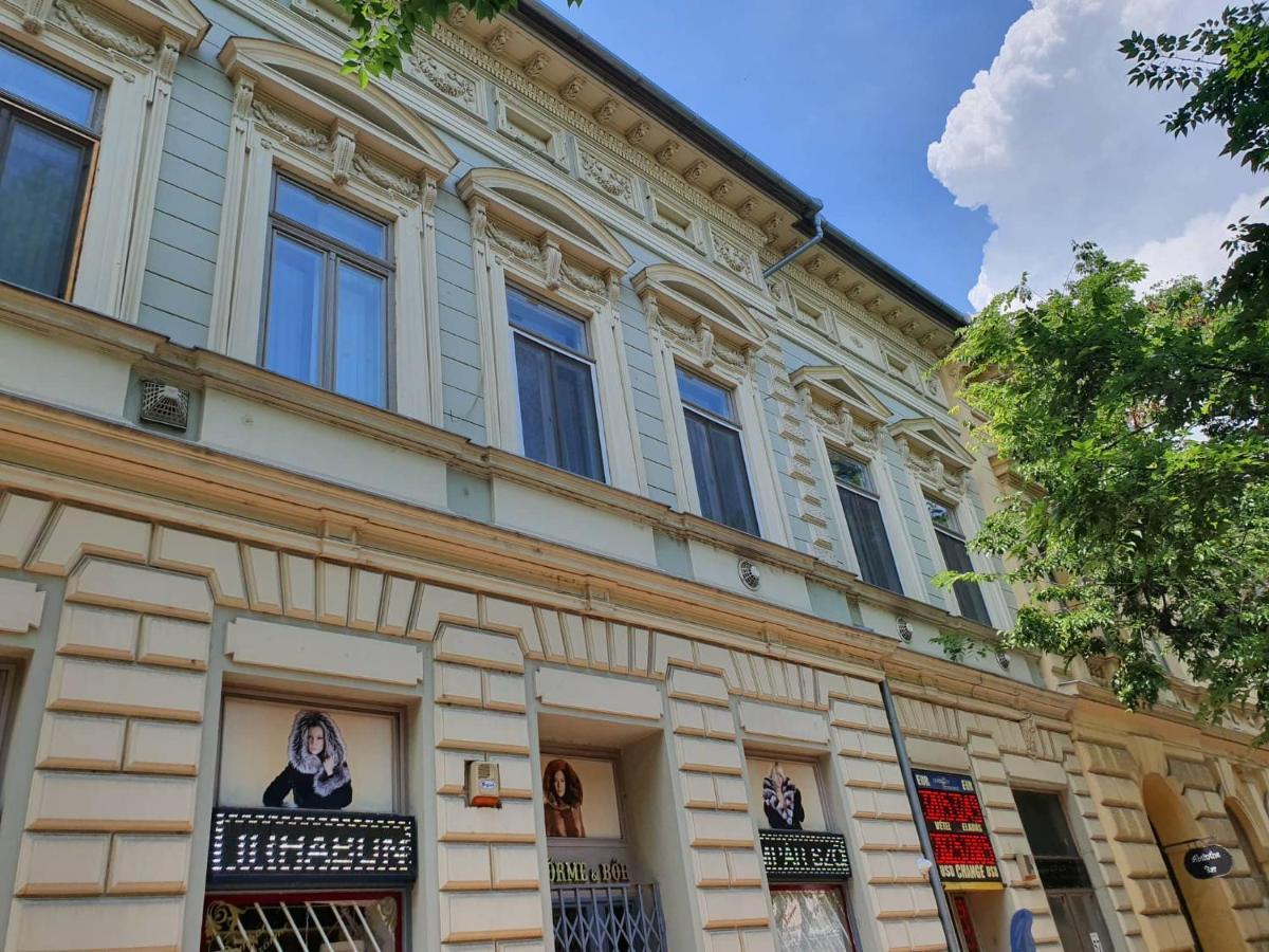 Pompar Belvarosi Apartman Szegedin Exterior foto